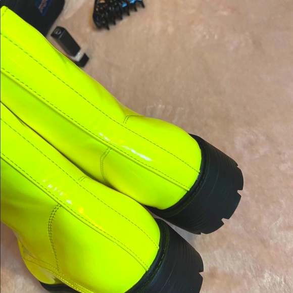 Boots - Picture 6 of 6